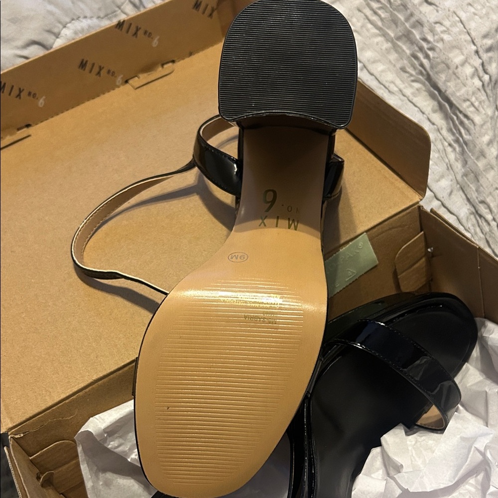 Mix No. 6 Glossy Black Block Heel Sandals - Picture 3 of 3